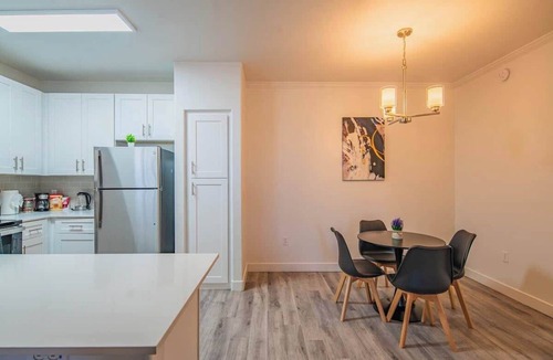Glendale Sports and Entertainment District Apartment | Near the Stadium | Pool, Gym, Parking HotTub W/D