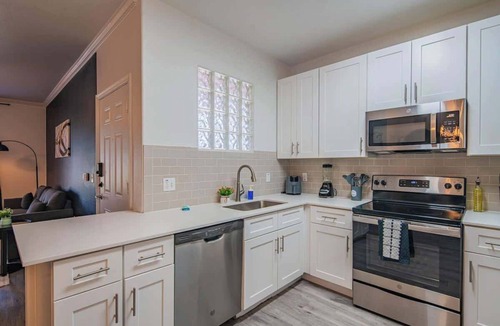 Glendale Sports and Entertainment District Apartment | Near the Stadium | Pool, Gym, Parking HotTub W/D