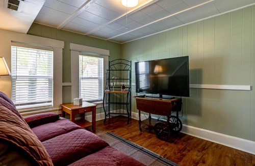 Franklin House | Near Trails & Lakes! Pemigewasset River Townhome