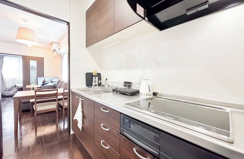 Minami Apartment | Near Tsutenkaku, Toy Street, Spacious,Elevator,Wi-Fi,Self check-in, Easy Transit