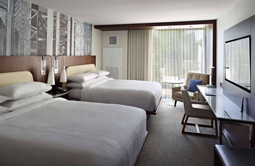 Dayton Hotel | Near University of Dayton + Free Parking & Pool