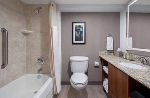 King of Prussia Hotel | Near Valley Forge | Shuttle. Restaurant. Gym.
