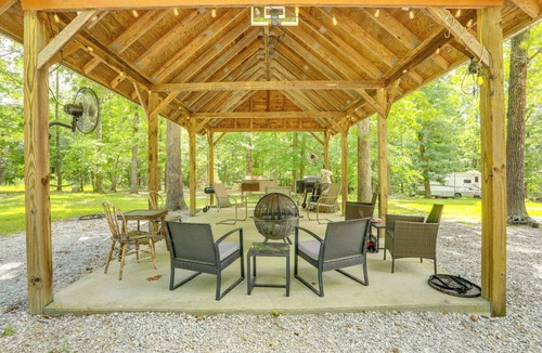 Newnata Apartment | Near White River Fishing! Studio Cabin w/ Grill