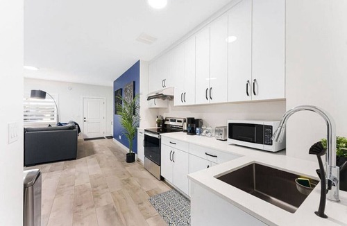 Newton Apartment | Near White Rock | Kitchen | The Kyanite