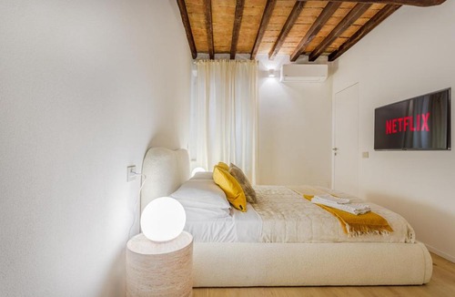 Old Town Apartment | Nebbia sul Naviglio - Rua Frati 34 Palace by MoVeBNB