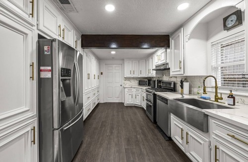 Greater Heights House | Nebula Ranch · Fire Pit · King Bed · Mural Yard · Houston Heights