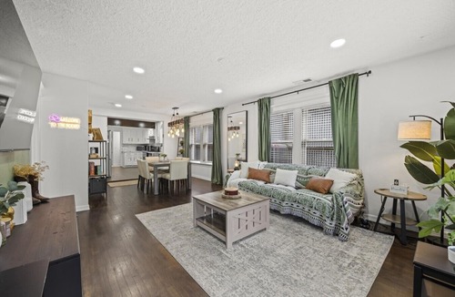 Greater Heights House | Nebula Ranch · Fire Pit · King Bed · Mural Yard · Houston Heights