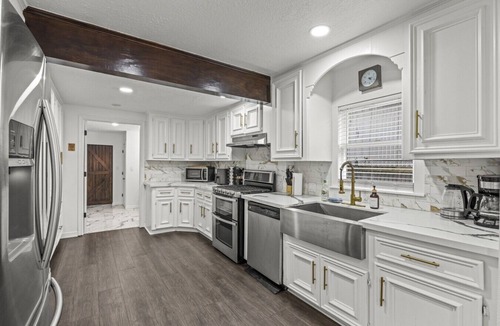 Greater Heights House | Nebula Ranch · Fire Pit · King Bed · Mural Yard · Houston Heights