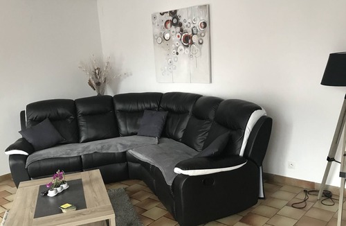 Saint-Martin-en-Campagne Cottage | neccesaire bedding provided, accept pets