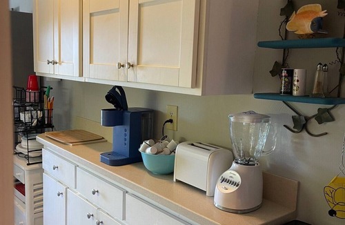 North Shore Condo | NEED LAST MINUTE VACATION? LOW WEEKDAY RATES! BEAUTIFUL SUNSETS!