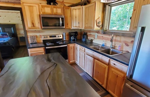 Whittier Cabin | Need some Relaxation? WCU. HOT TUB & Robes! DOG friendly, Views! Near Casino