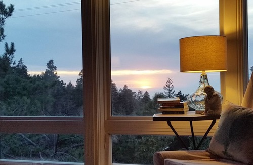 Manchester House | Need to get away? This is your home away from - everything! SEAGLASS Irish Beach