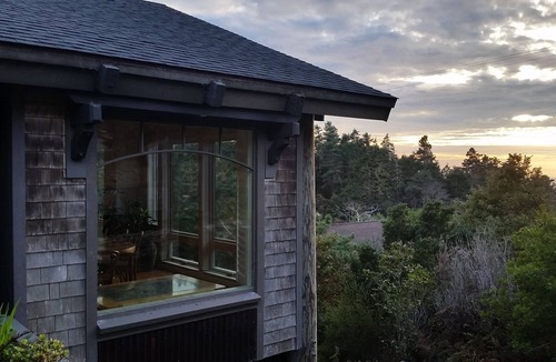 Manchester House | Need to get away? This is your home away from - everything! SEAGLASS Irish Beach