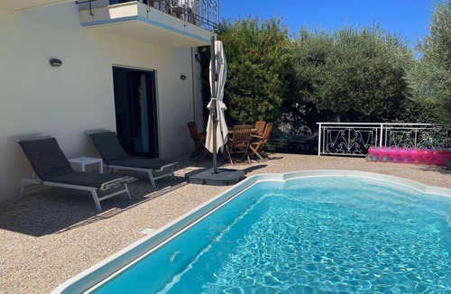 Old Hersonissos House | Nefeli Blue Villa in altem Olivenhain, Meerblick by Interhome