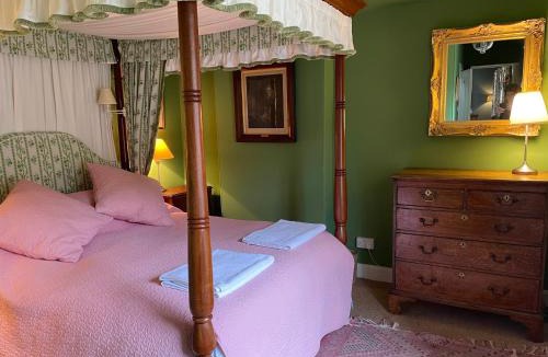 Peebles House | Neidpath Castle Cottage