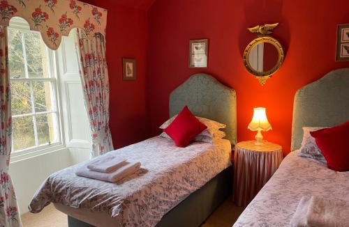 Peebles House | Neidpath Castle Cottage