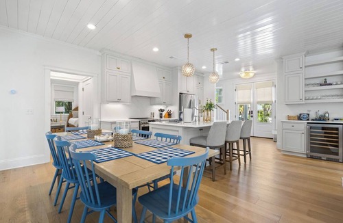 Deer Lake House | Neighborhood Pool, Golf Carts Included - 285 Deer Lane