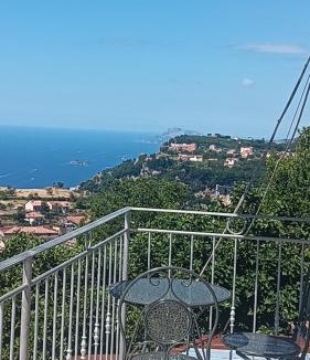San Lazzaro House | Nel blu dipinto di blu