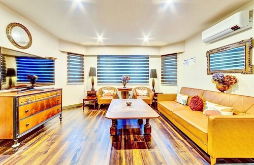 Knight House | Neocolonial Quarters