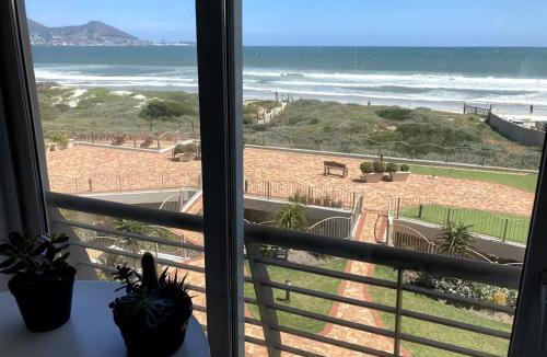 Lagoon Beach Apartment | Neptune Isle Ocean View Apartment