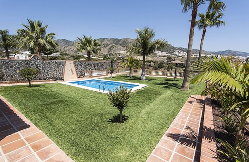 Frigiliana Villa | Nerja: VILLA WITH PRIVATE SWIMMING POOL AND GARDENS