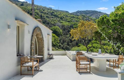 Apikia House | Nest Gateway - Panoramic Mountain Views