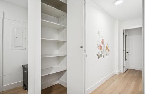 Surrey House | NEST- Modern 2BR Basement Retreat in South Surrey