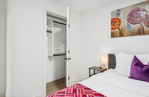 Surrey House | NEST- Modern 2BR Basement Retreat in South Surrey