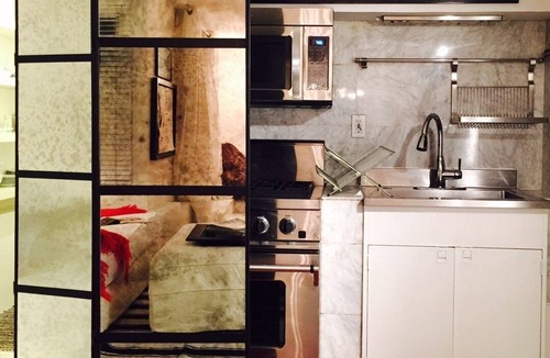 North of the Panhandle Apartment | Nested In A Beautiful Iconic House Of Peace Victorian