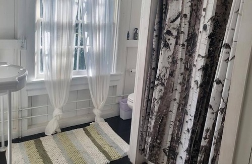 Eagles Mere Cottage | Nestle in this classic "Birchwood" Cottage Eagles Mere.
