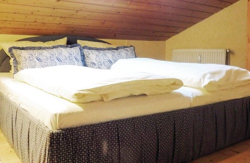 Schlitz Apartment | Nestled between the Fulda Valley and Vogelberg is the small vacation resort Rimbach, which offers lo