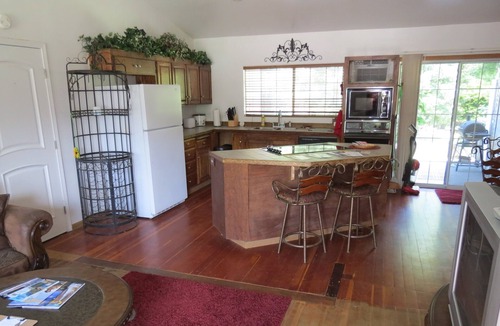 Three Rivers Cottage | Nestled Between Sequoia Nat'l Park & Lake Kaweah - Riverfront 3 Acre Estate