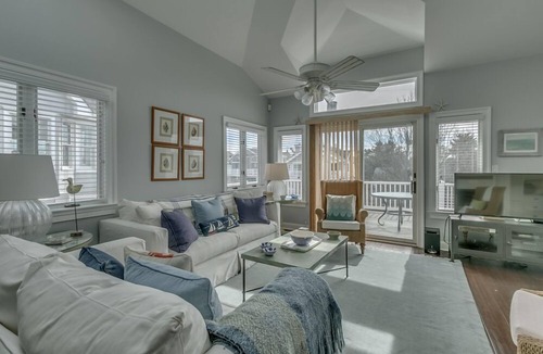 Avalon House | Nestled in a quiet part of town; close to recreation and a beautiful beach on 8th Street
