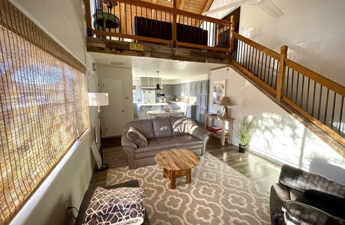 Lone Pine House | Nestled in nature with views of the Alabama Hills, Sierras and Inyo Mountains