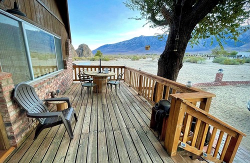 Lone Pine House | Nestled in nature with views of the Alabama Hills, Sierras and Inyo Mountains