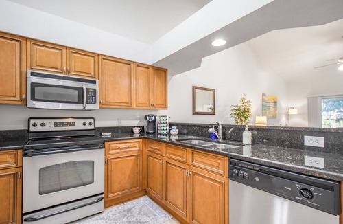 Gainesville Apartment | Nestled Oaks - Bright 2BR, 2BA Condo