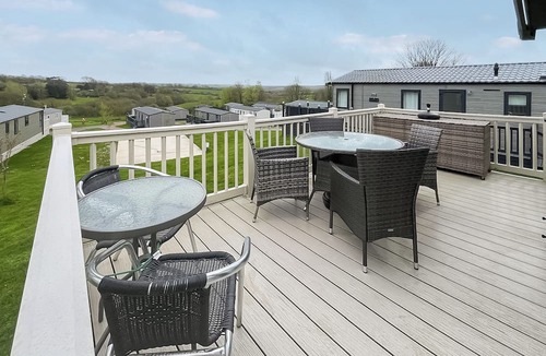 Grampound Cottage | Nestled within a premier Cornish complex, The Maples offers a serene escape.