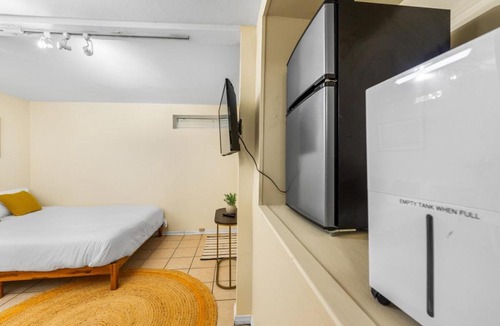 Ventura Apartment | Netflix, Stocked Kitchenette, Beach Gear