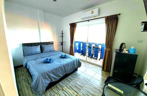 Ko Sichang Hotel | Neutron Bungalow