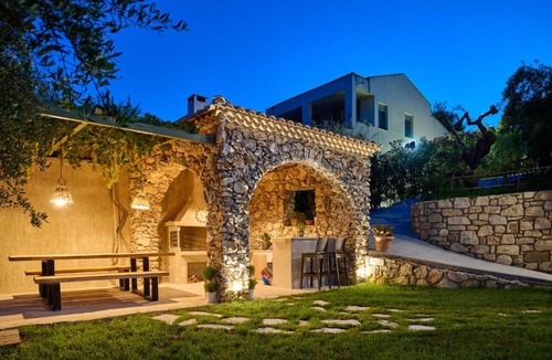 Akrotiri Villa | Neva Villa