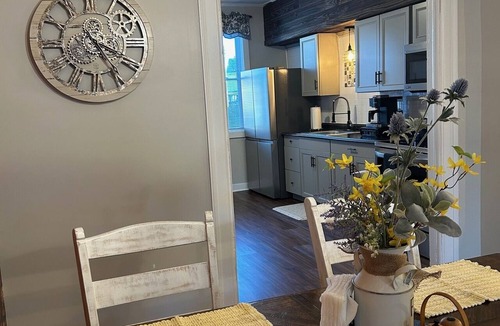 Wallingford Center Apartment | New 1BR Great Location Center of Town