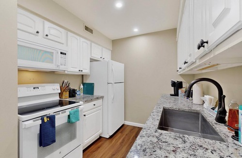 Uptown Condo | NEW 2-bed/2-bath condo in serene Uptown walk to 3 Malls/restaurants/movies