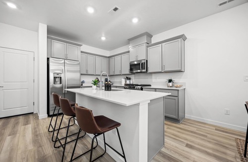 Eagle House | NEW 2025 TOWNHOME IN EAGLE-GARAGE PARKING-1 KING-2 QUEENS-PROFESSIONALLY CLEANED