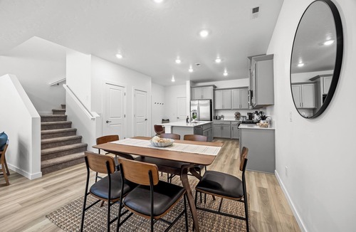 Eagle House | NEW 2025 TOWNHOME IN EAGLE-GARAGE PARKING-1 KING-2 QUEENS-PROFESSIONALLY CLEANED