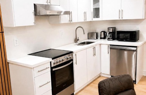 Halton Regional Municipality Apartment | New 2BR Central AC Laundry Private Entry Parking