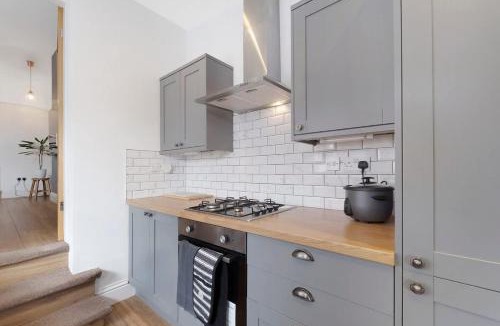Heaton House | New! 2BR in Biddlestone road