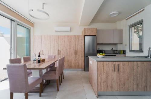 Kapparis Apartment | NEW 2Br Maisonette in Luxury Resort Pool Beach