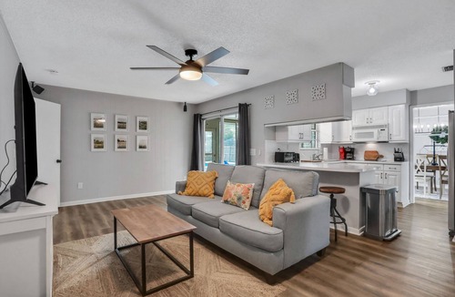 Orange Park House | NEW 3-2 Private Orange Park Pool-Fence Wash&Dryer Garage 1 of 7 local properties