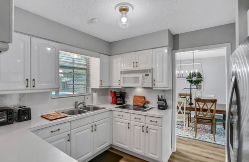 Orange Park House | NEW 3-2 Private Orange Park Pool-Fence Wash&Dryer Garage 1 of 7 local properties