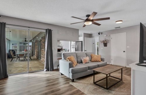 Orange Park House | NEW 3-2 Private Orange Park Pool-Fence Wash&Dryer Garage 1 of 7 local properties